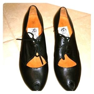 Gentle Souls Womens Rem Side Peep-Toe Pump Shoes